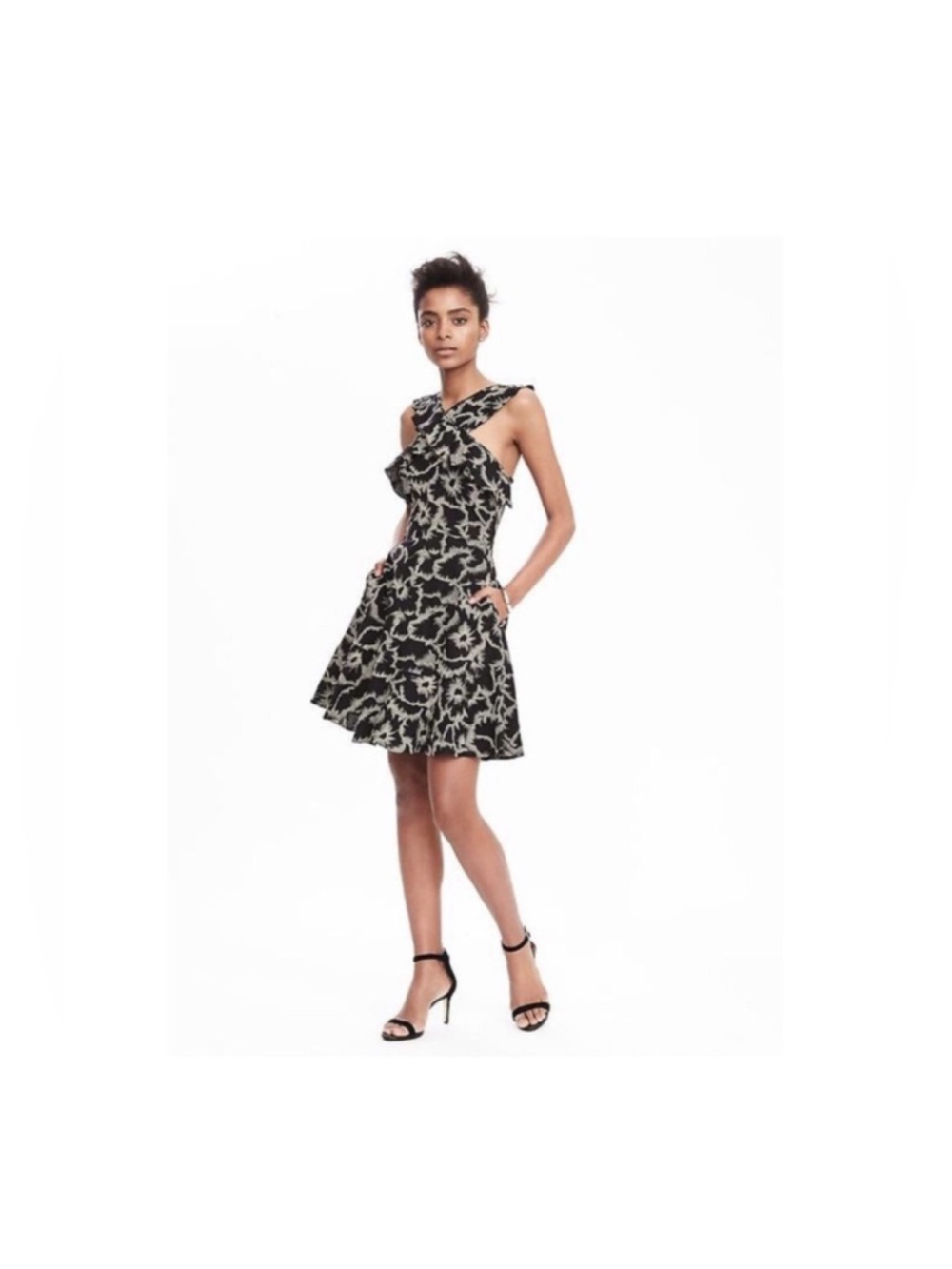 Banana republic Halter Ruffle Embroidered floral Dress size 8 blogger fave